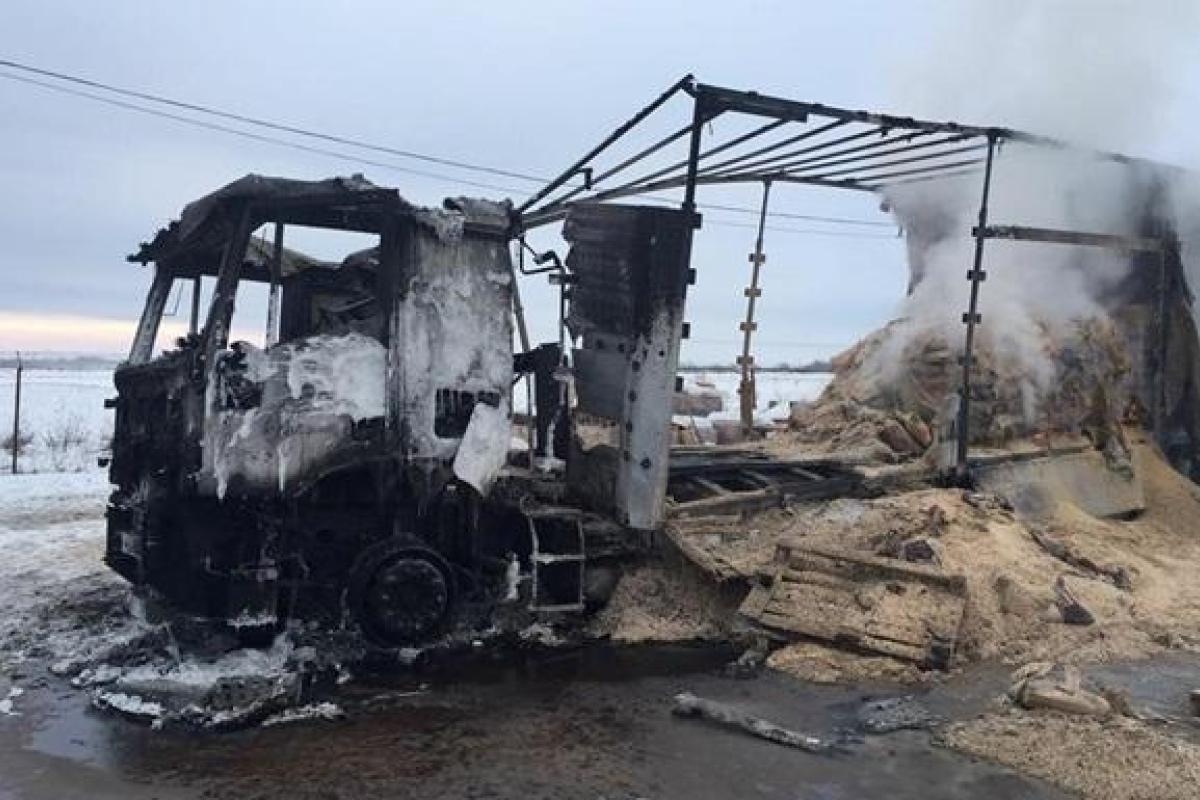 Возле Мукачево сгорел российский грузовик
