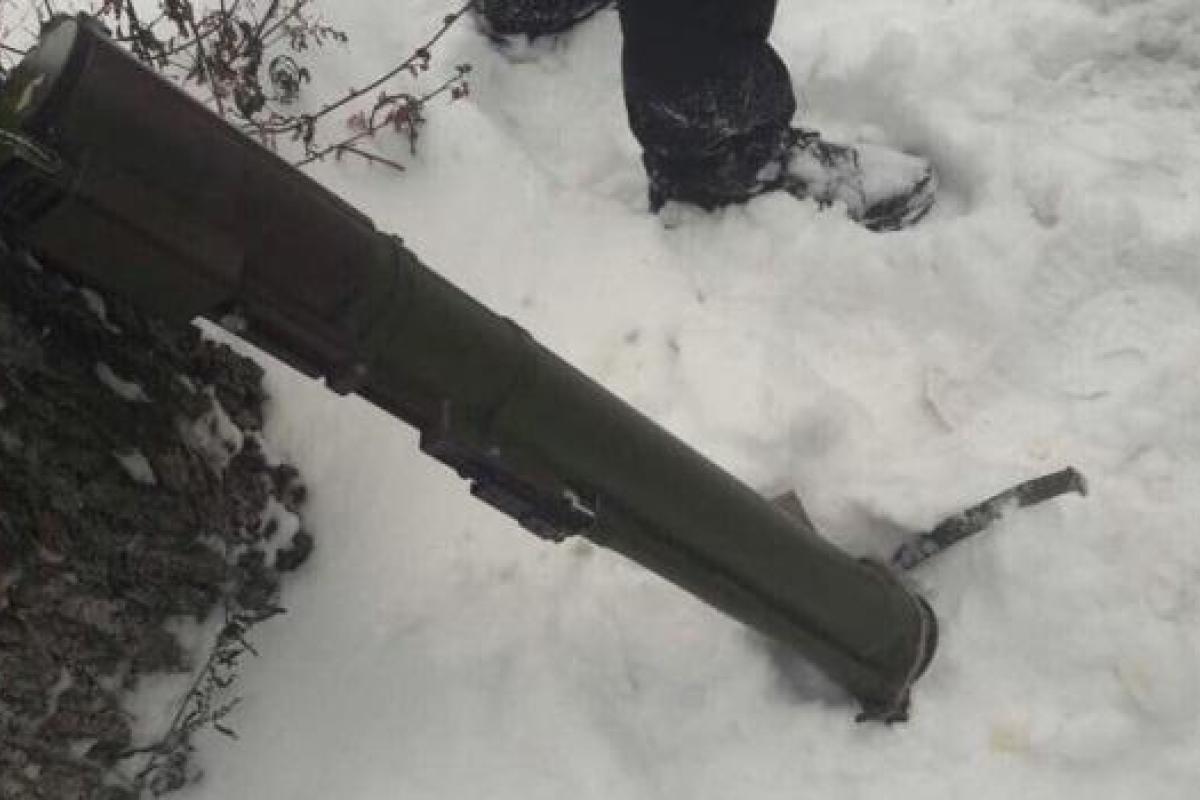 В Черкассах двое мужчин разгуливали по улице с гранатометом В Черкассах двое мужчин разгуливали по улице с гранатометом