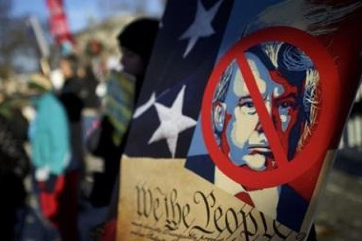 Противники Трампа угрожают сорвать его инаугурацию