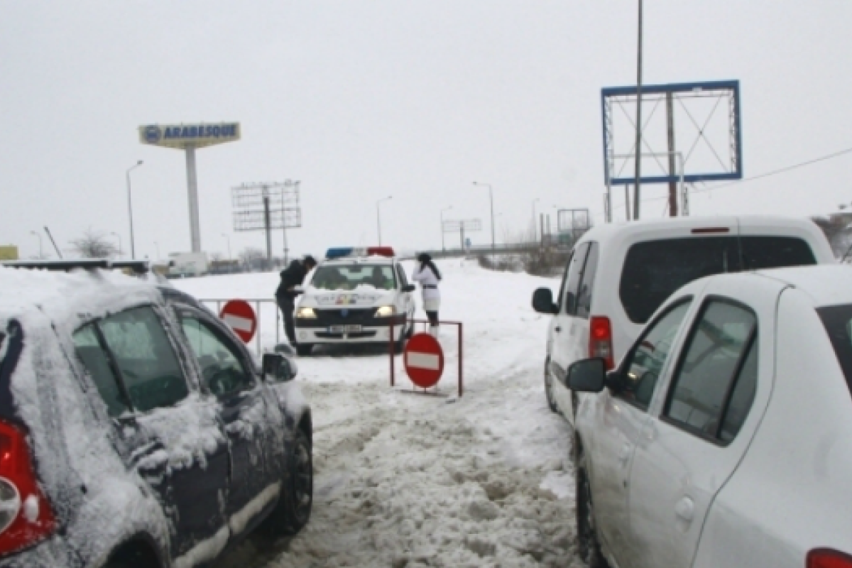 Молдова частично закрыла границу с Украиной из-за сложных погодных условий Молдова частично закрыла границу с Украиной из-за сложных погодных условий