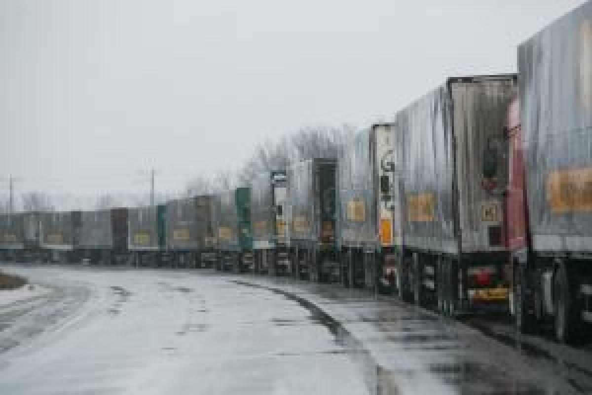 В фурах с гуманитаркой Ахметова обнаружили тайник: в "ЛДНР" пытались провезти спецоборудование для связи В фурах с гуманитаркой Ахметова обнаружили тайник: в "ЛДНР" пытались провезти спецоборудование для связи