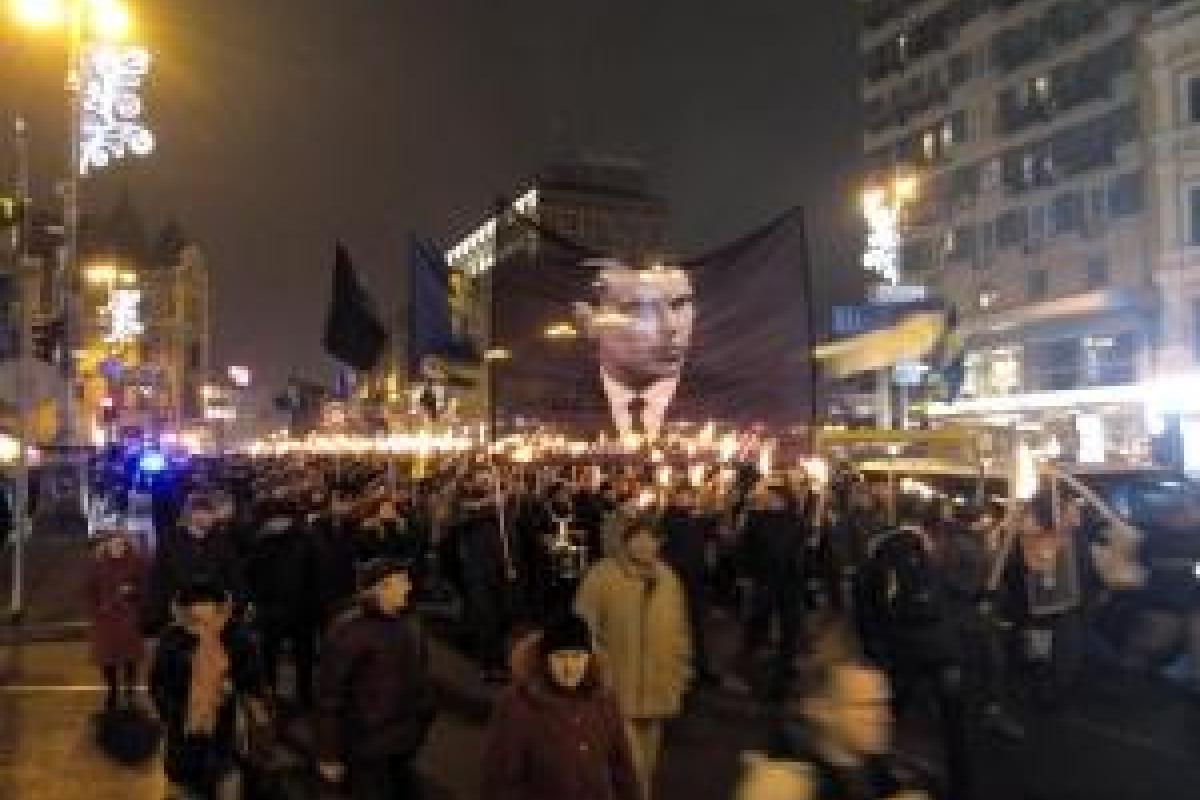В Киеве раздался взрыв во время шествия В Киеве раздался взрыв во время шествия