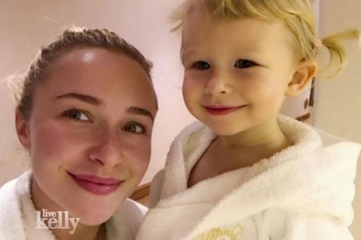 Двухлетняя дочь Владимира Кличко катается на лыжах Двухлетняя дочь Владимира Кличко катается на лыжах