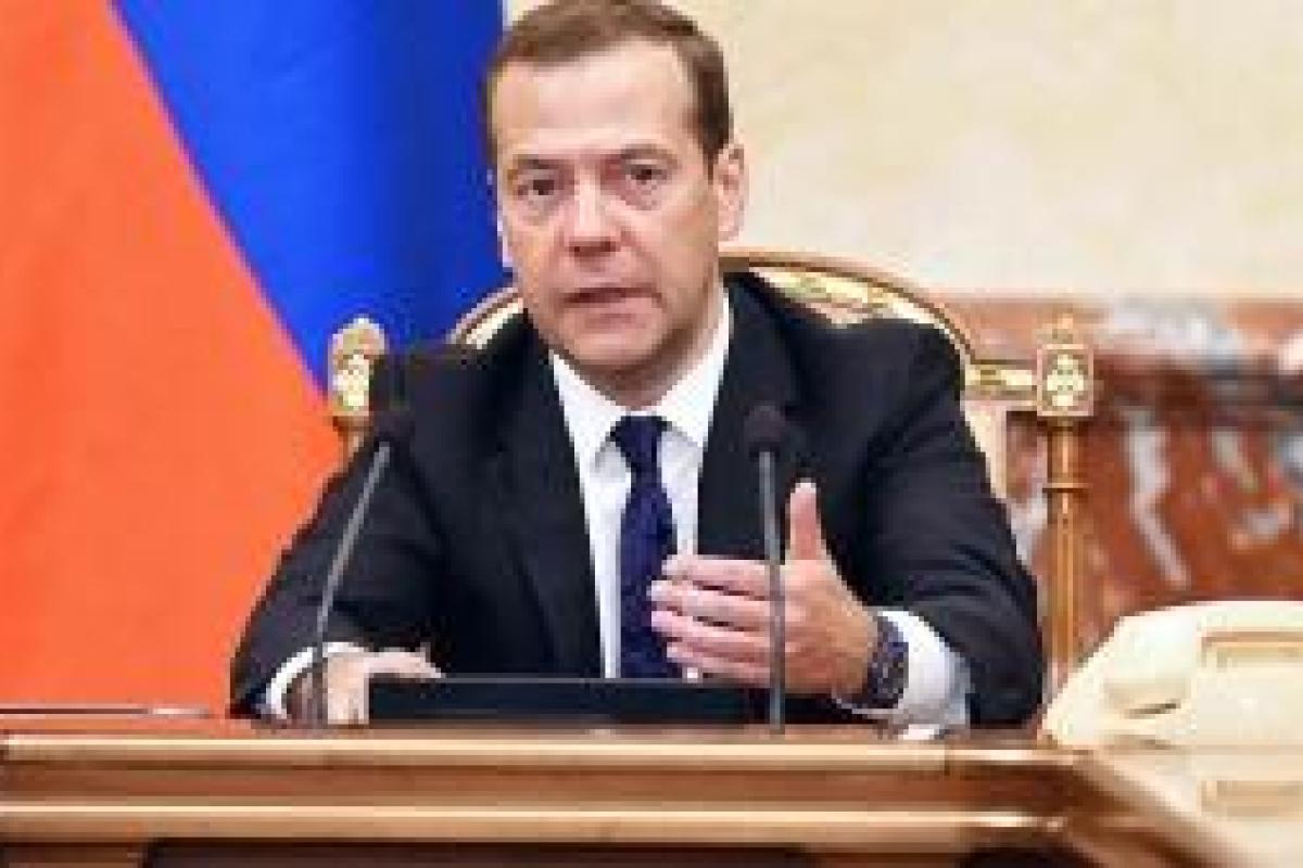 Медведев призвал россиян распрощаться с иллюзиями об отмене санкций Медведев призвал россиян распрощаться с иллюзиями об отмене санкций