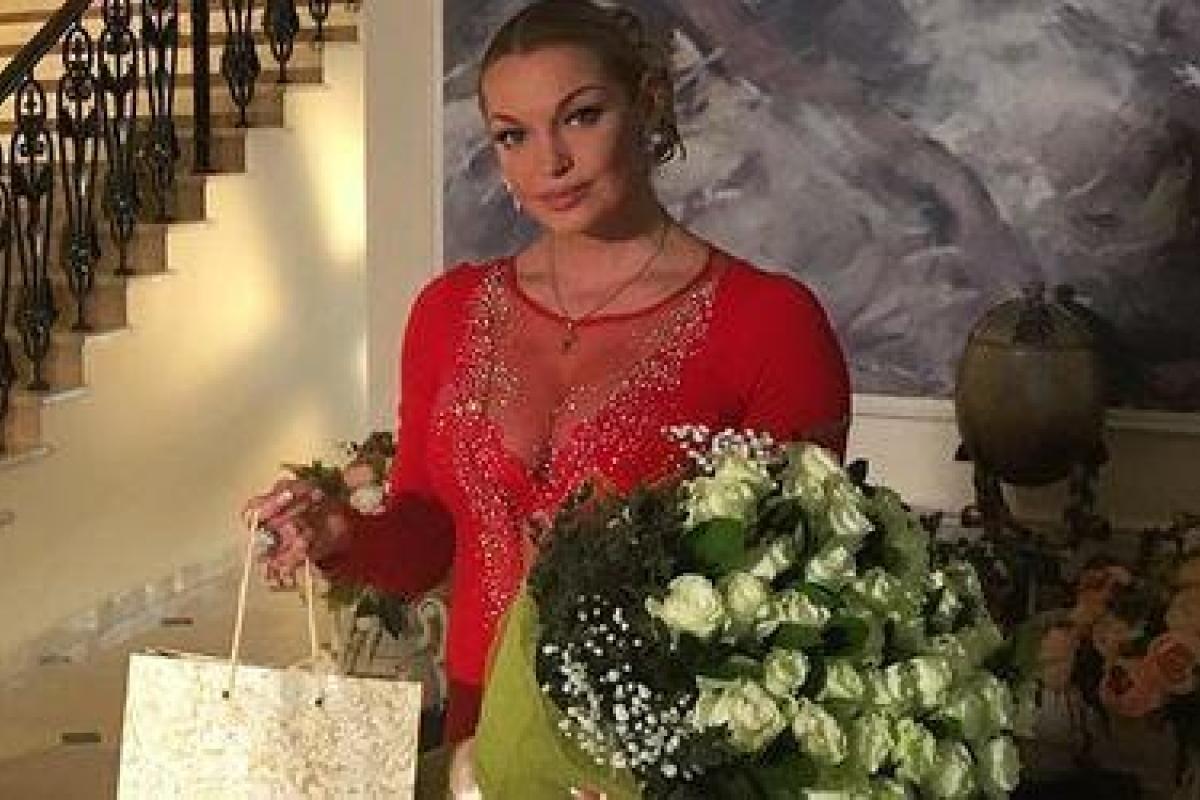 Волочкова проводит отпуск на самой дорогой вилле на Мальдивах