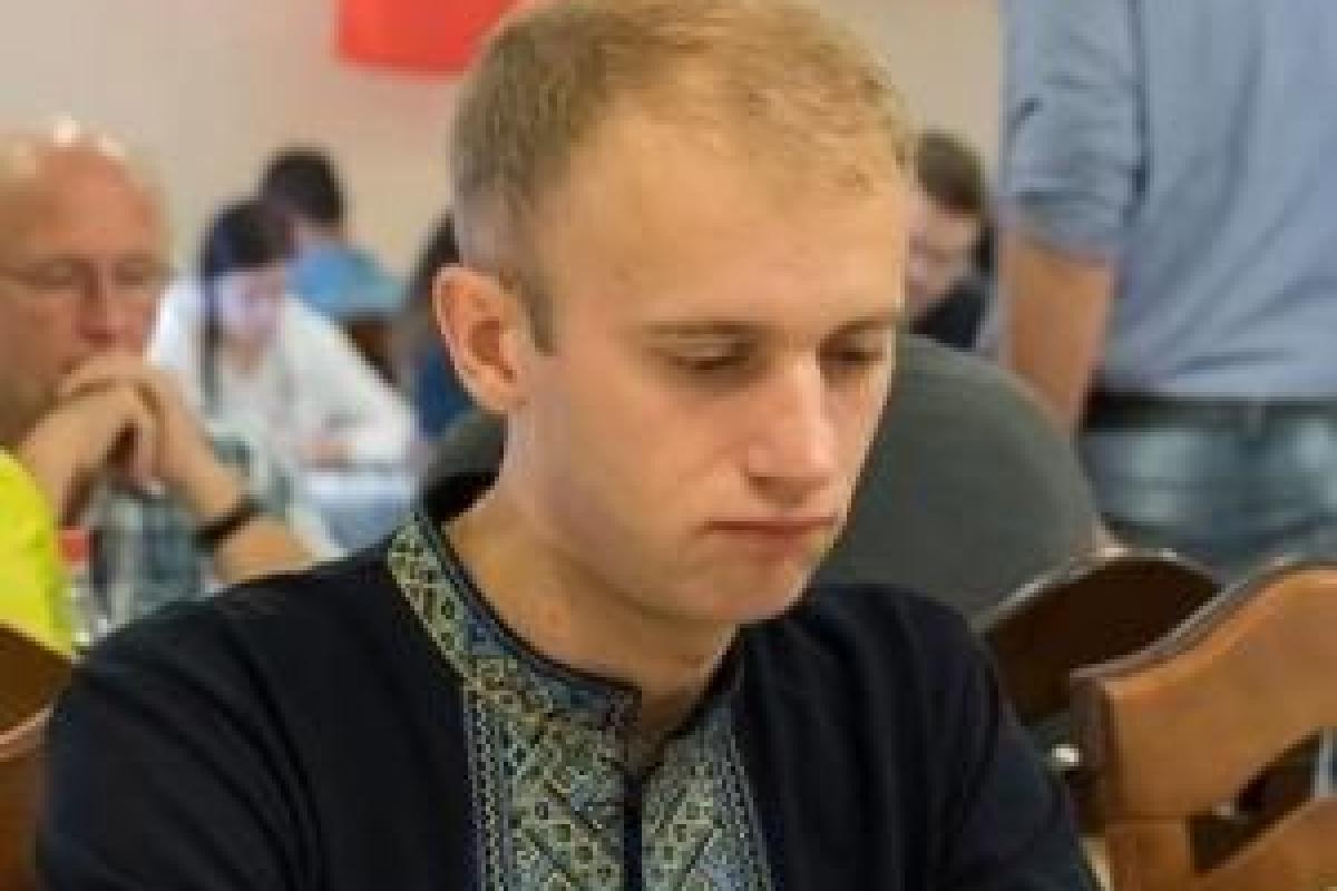 Подконтрольная РФ Международная федерация шашек дисквалифицировала украинского игрока за вышиванку Подконтрольная РФ Международная федерация шашек дисквалифицировала украинского игрока за вышиванку