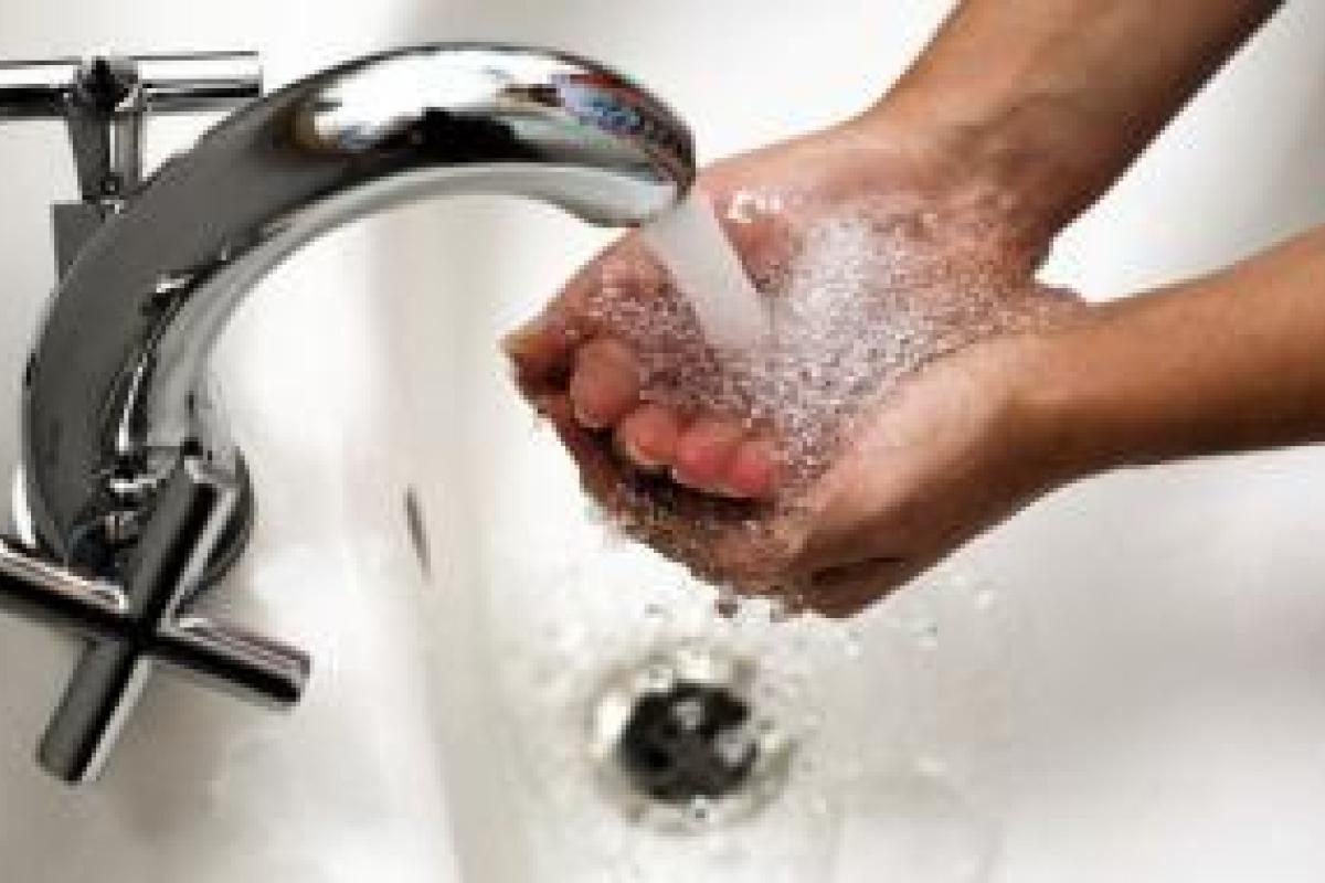 Украина возобновила поставки воды на оккупированную территорию Луганщины Украина возобновила поставки воды на оккупированную территорию Луганщины
