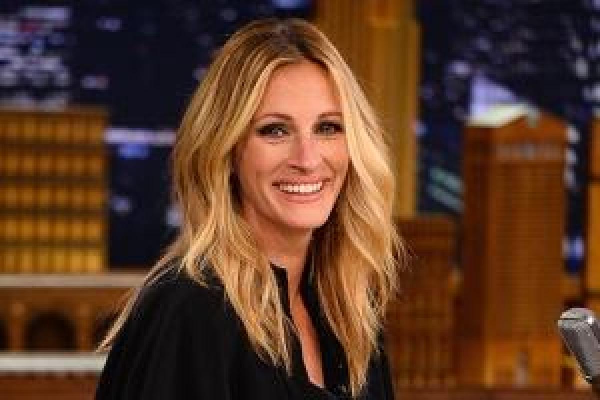 Джулия Робертс изменяет супругу: актрису подловили во время поцелуя с другим мужчиной