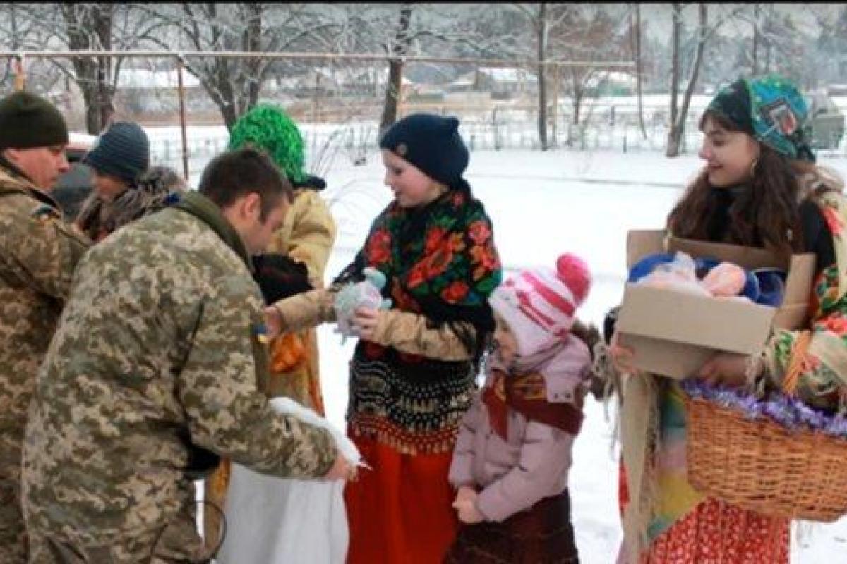 Маленькие украинцы щедровали бойцам АТО на Донбассе: опубликовано видео