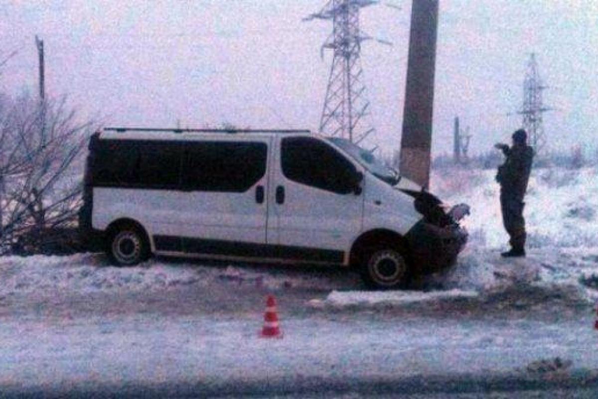 В Славянске маршрутка с пассажирами влетела в столб