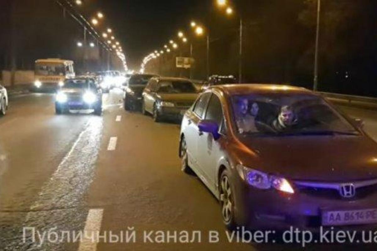 Крупное ДТП в Киеве: из-за отказа тормозов столкнулись 4 авто и вспыхнул пожар Крупное ДТП в Киеве: из-за отказа тормозов столкнулись 4 авто и вспыхнул пожар