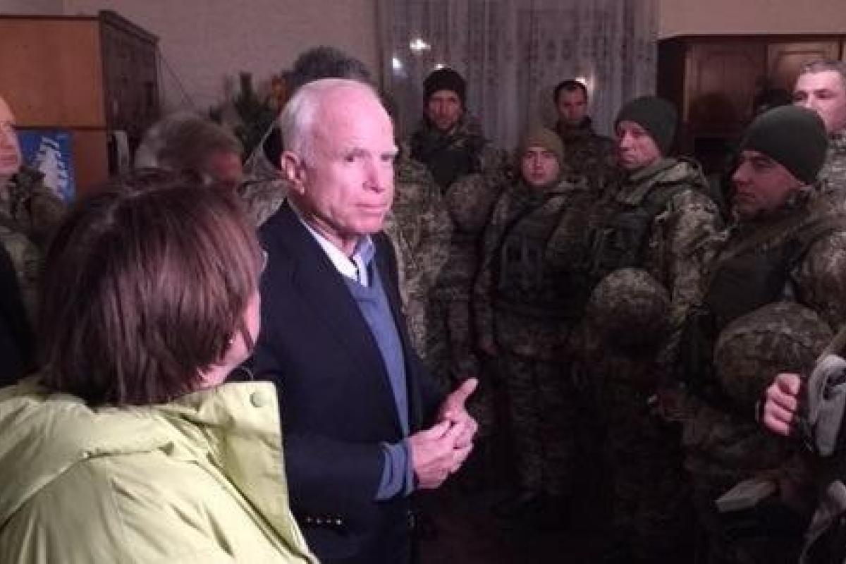 Джон Маккейн пообещал предоставить Украине оружие Джон Маккейн пообещал предоставить Украине оружие