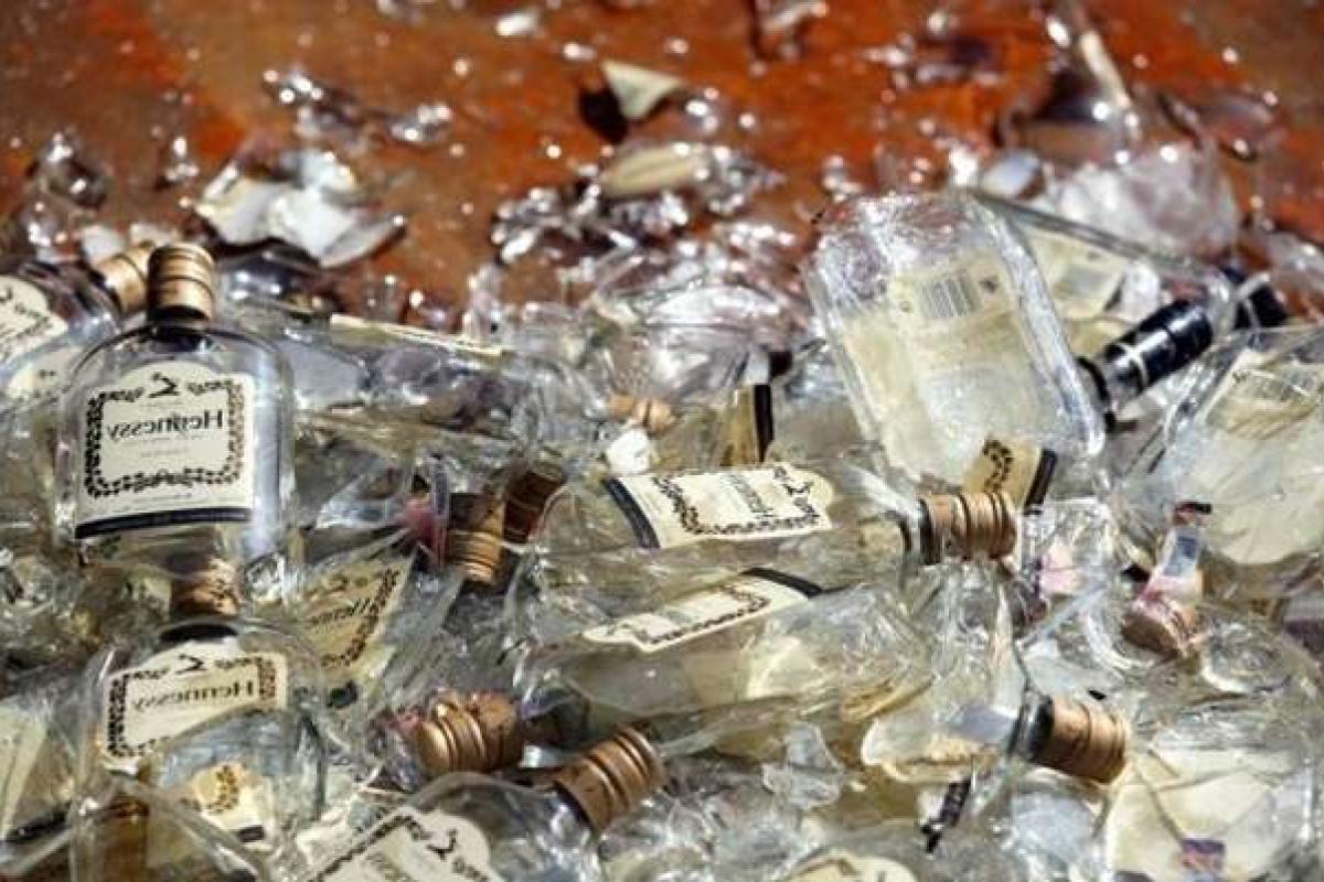 В России толпа атаковала магазин, за минуты расхватав подлежащий утилизации алкоголь