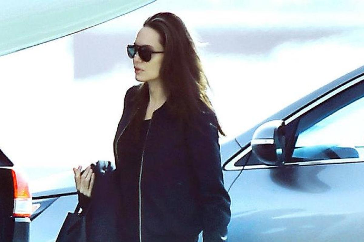 Анджелина Джоли шокировала своим болезненным видом в Лос-Анджелесе Анджелина Джоли шокировала своим болезненным видом в Лос-Анджелесе