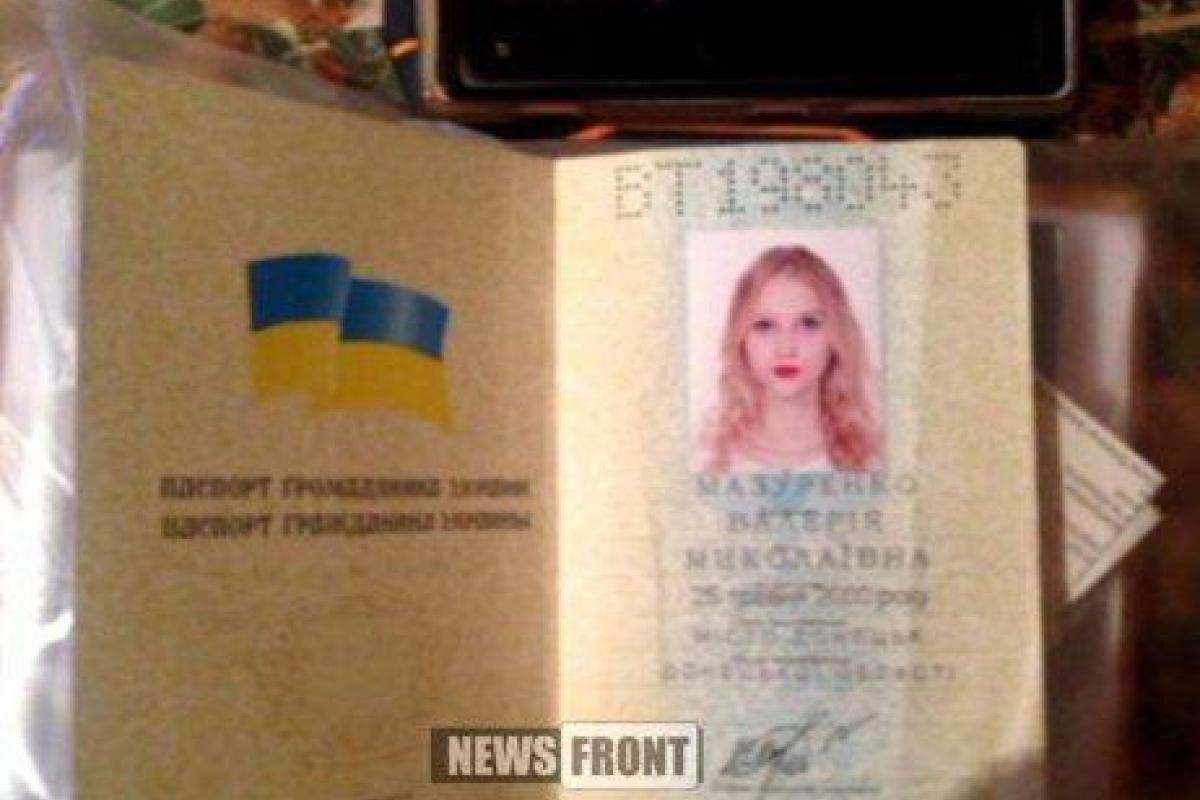 Боевики задержали в Гнутово 16-летнюю девушку, которую обвинили в пособничестве "Азову" Боевики задержали в Гнутово 16-летнюю девушку, которую обвинили в пособничестве "Азову"