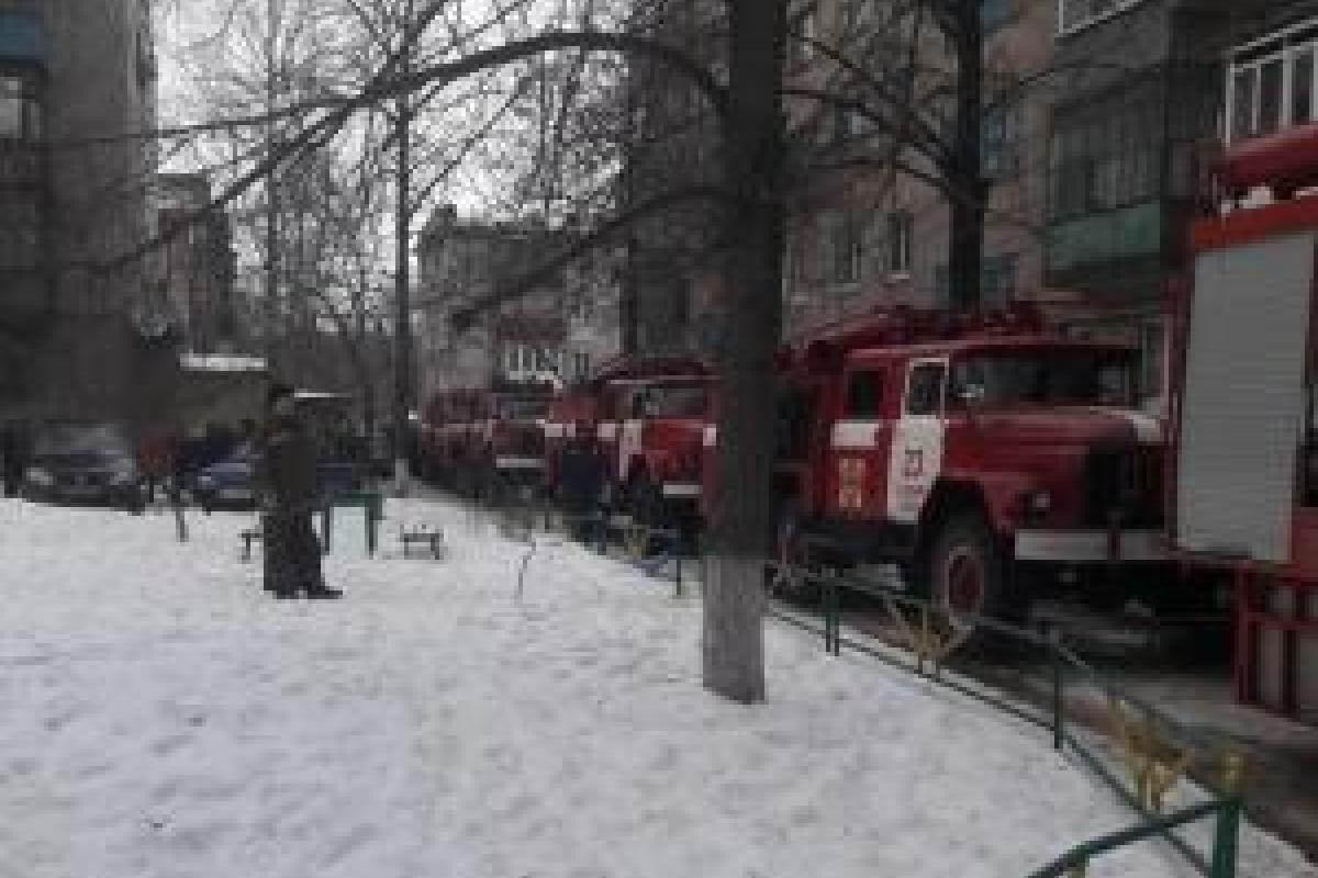 В Харьковской области прогремел мощный взрыв в многоэтажке: одну из жертв взрывной волной выбросило с балкона В Харьковской области прогремел мощный взрыв в многоэтажке: одну из жертв взрывной волной выбросило с балкона