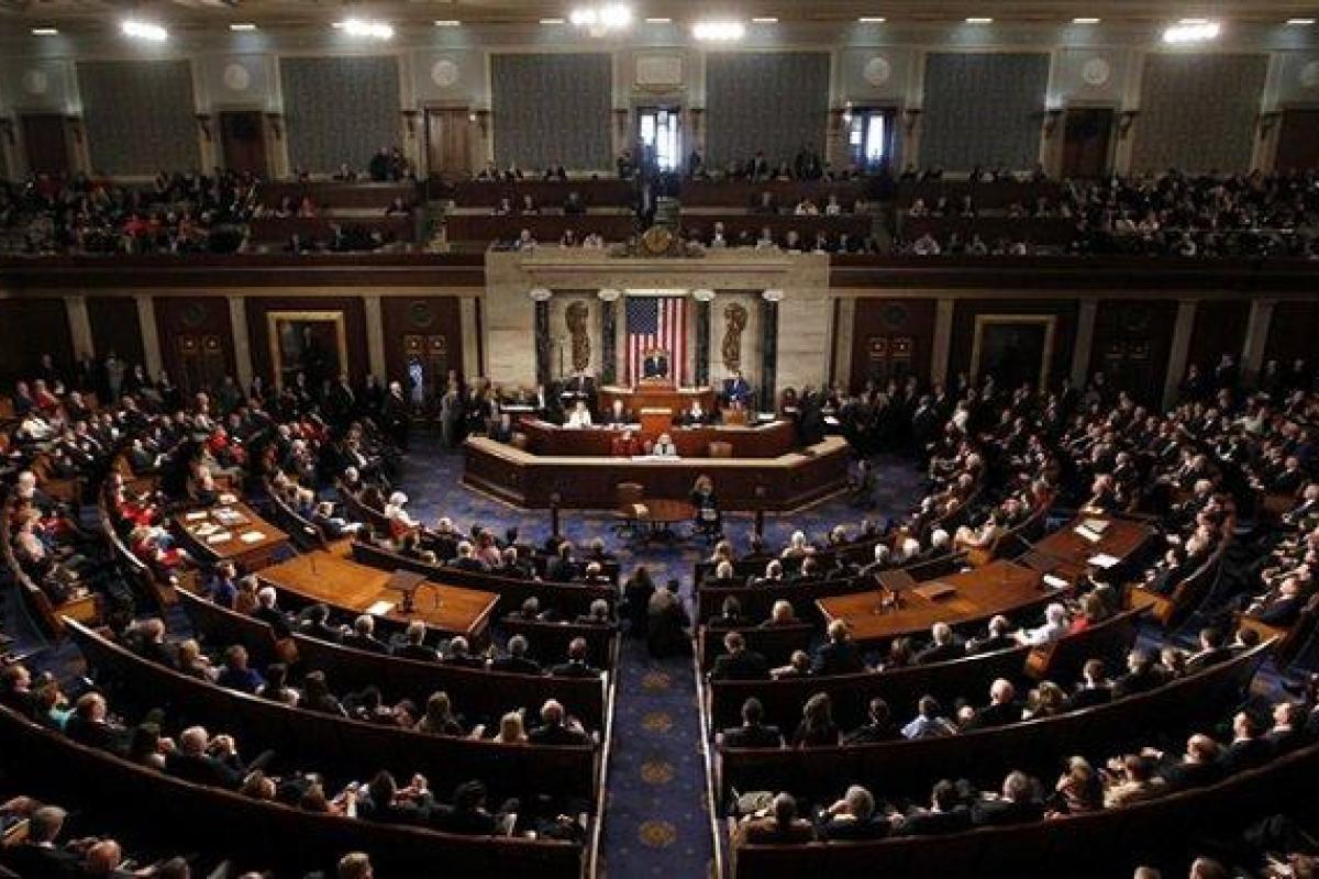 Демократы и республиканцы в Сенате объединились, чтобы ударить по Кремлю новыми санкциями