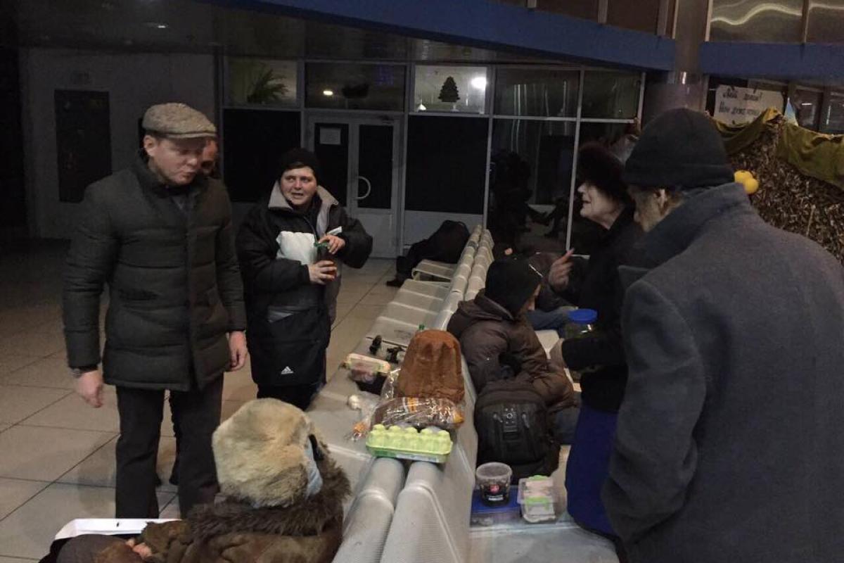 Ляшко накормил столичных бомжей остатками своего новогоднего застолья