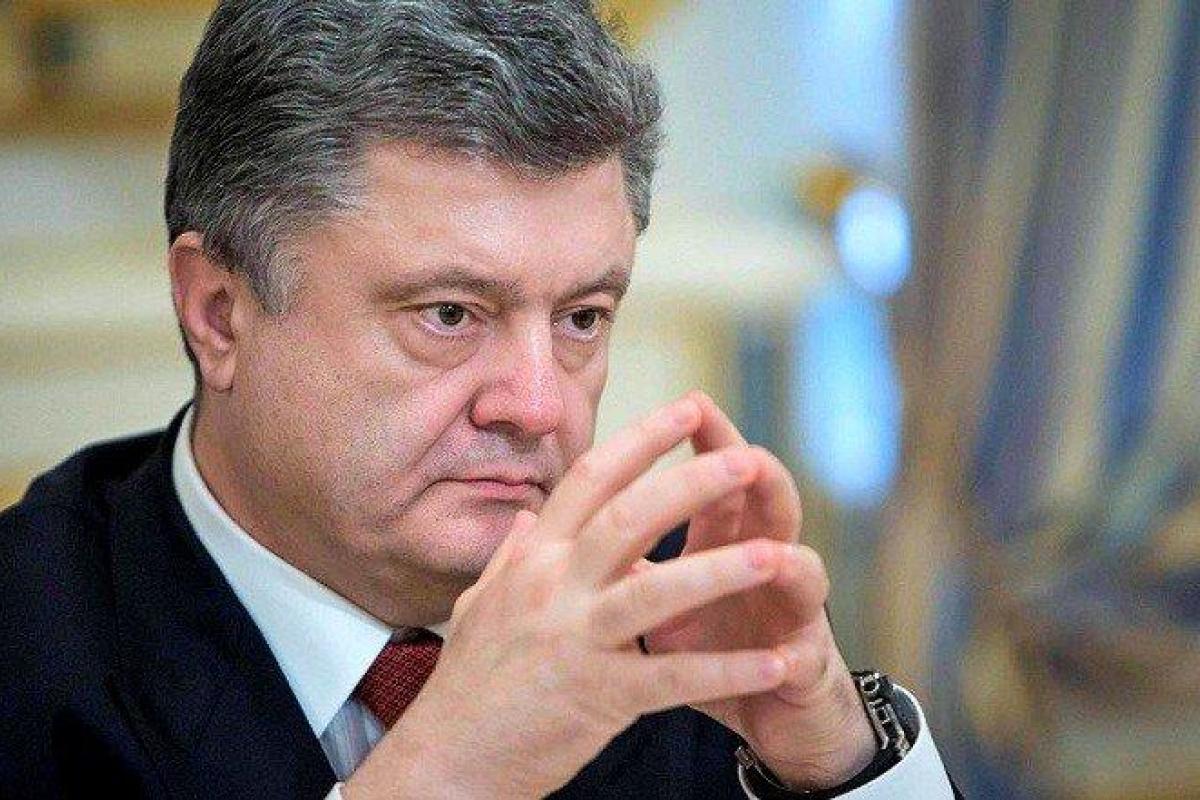 Порошенко поручил экстренно созвать Трехстороннюю контактную группу из-за ситуации в Авдеевке Порошенко поручил экстренно созвать Трехстороннюю контактную группу из-за ситуации в Авдеевке