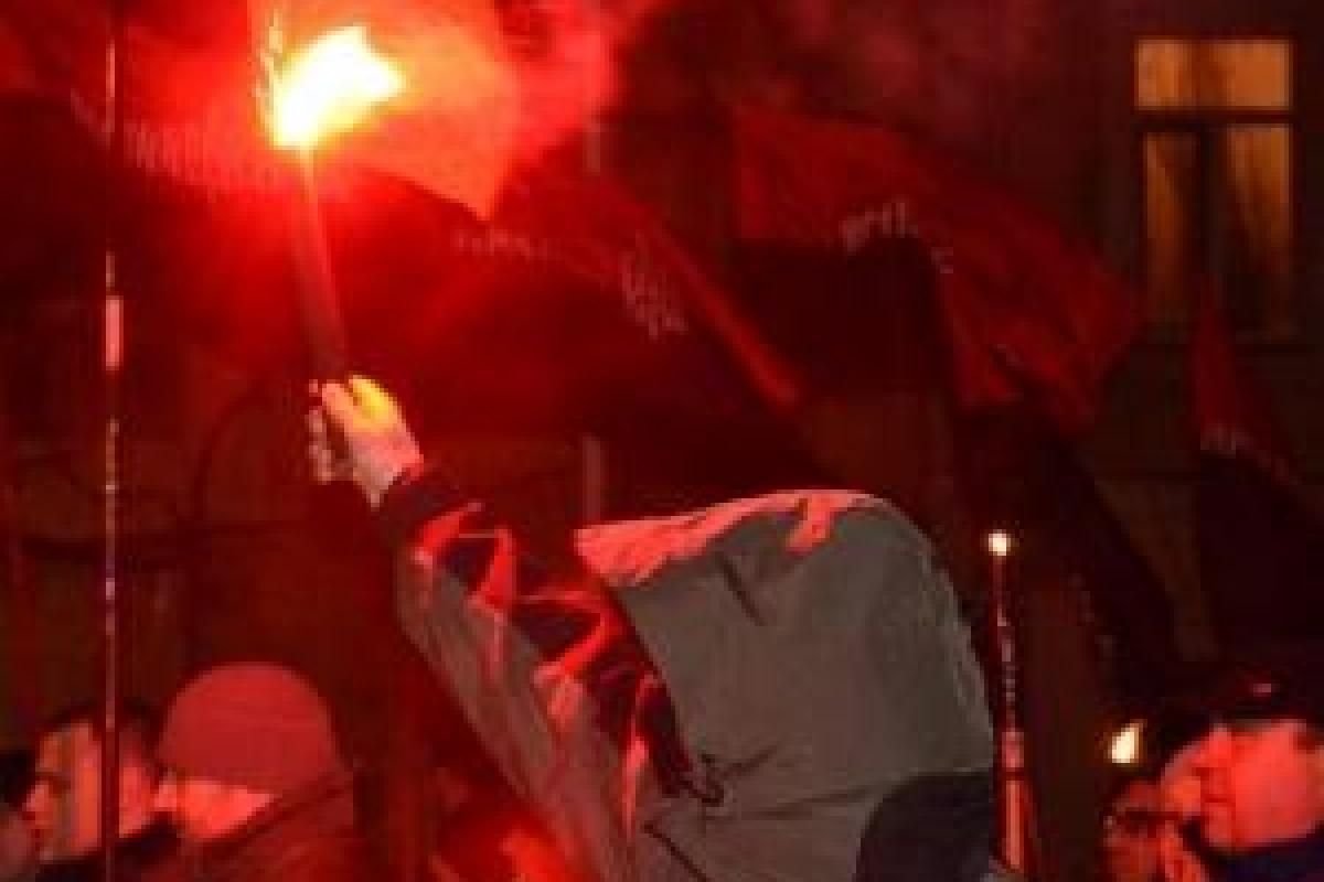 В Одессе марш в честь Бандеры закончился масштабной дракой В Одессе марш в честь Бандеры закончился масштабной дракой