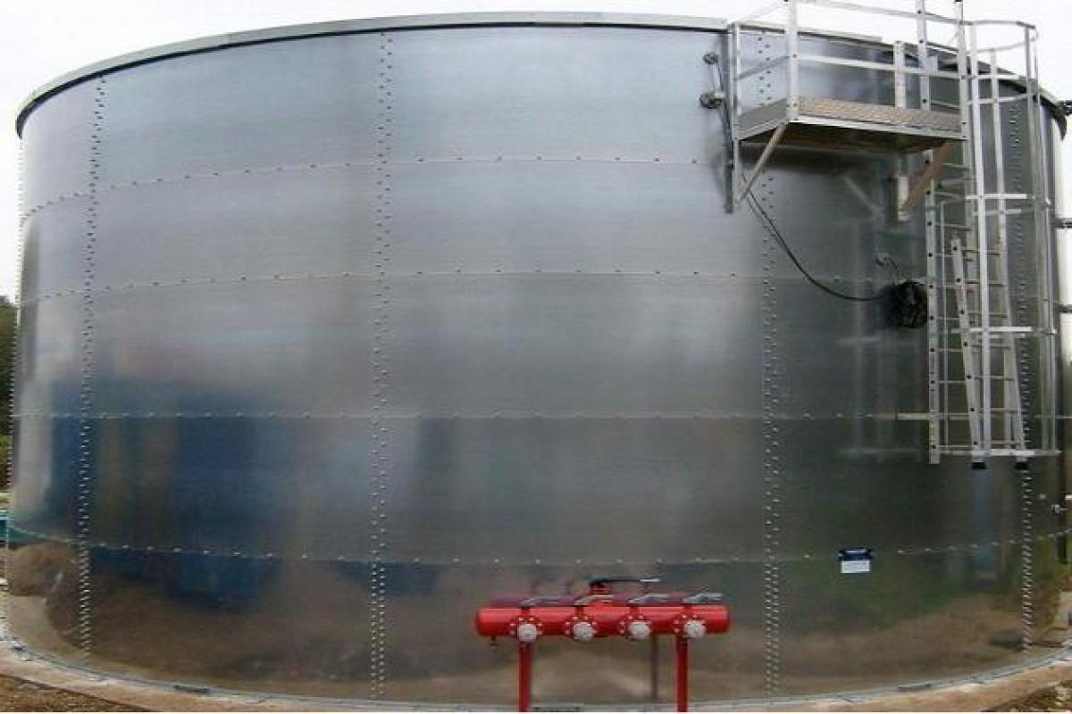 В России целый район пил воду из резервуара, в котором плавали трупы В России целый район пил воду из резервуара, в котором плавали трупы