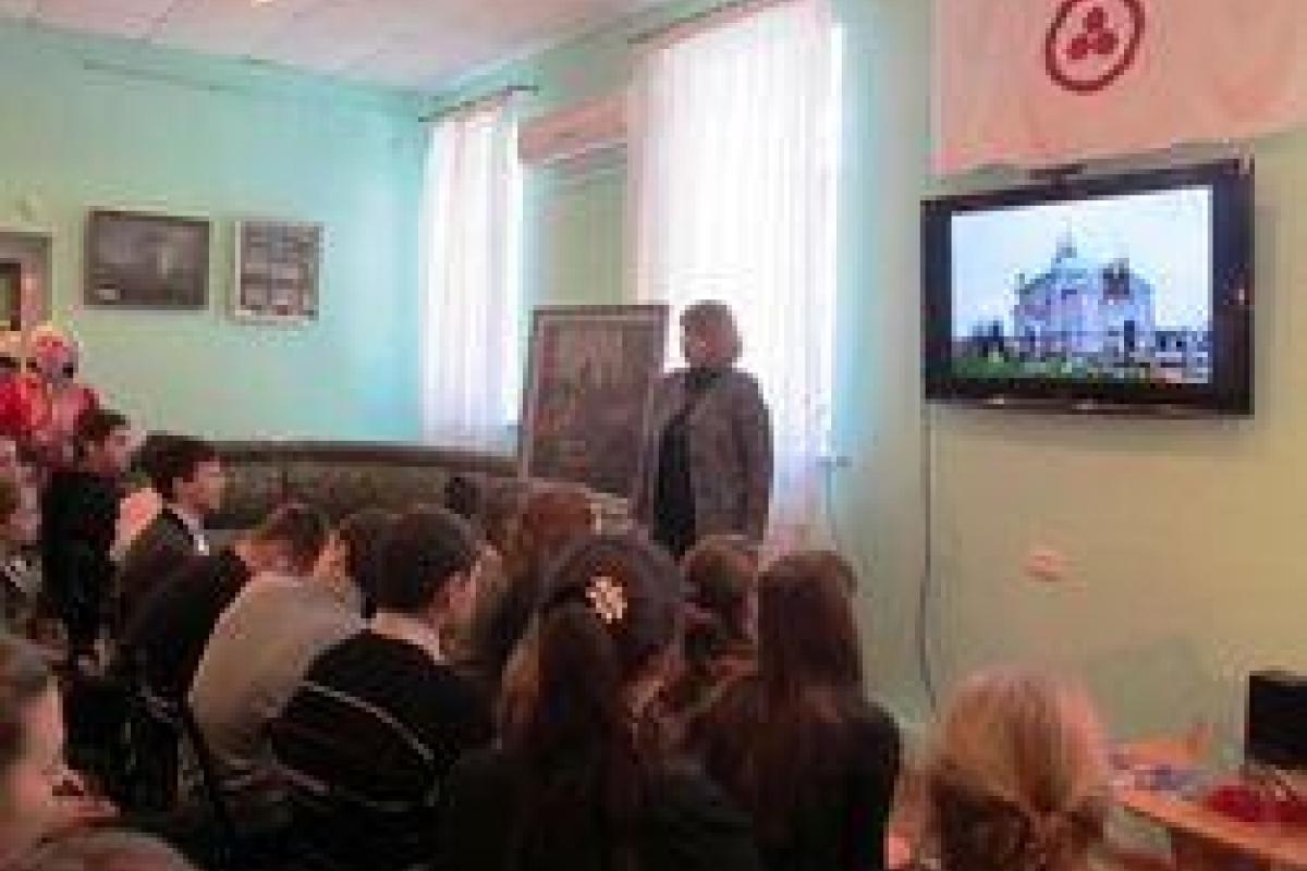 В оккупированном боевиками Енакиево не разрешили развернуть флаг "ДНР"