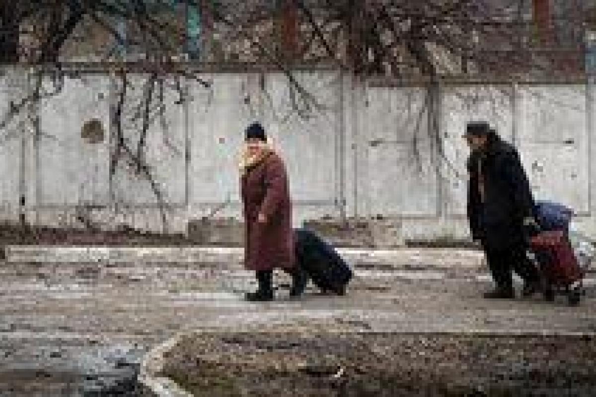 Жители оккупированного Донецка жалуются, что в "ДНР" дефицит даже на некачественные товары Жители оккупированного Донецка жалуются, что в "ДНР" дефицит даже на некачественные товары
