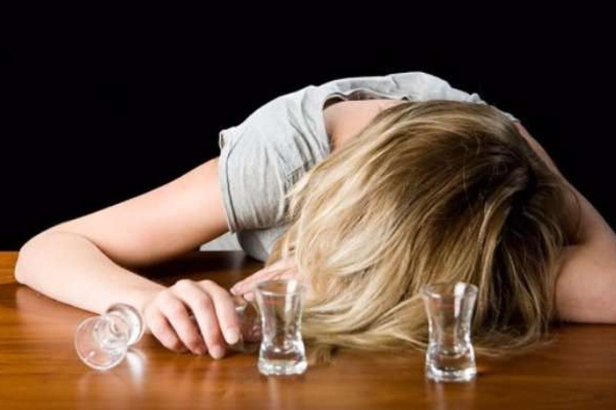 В Краматорске в сугробе нашли двух пьяных школьниц