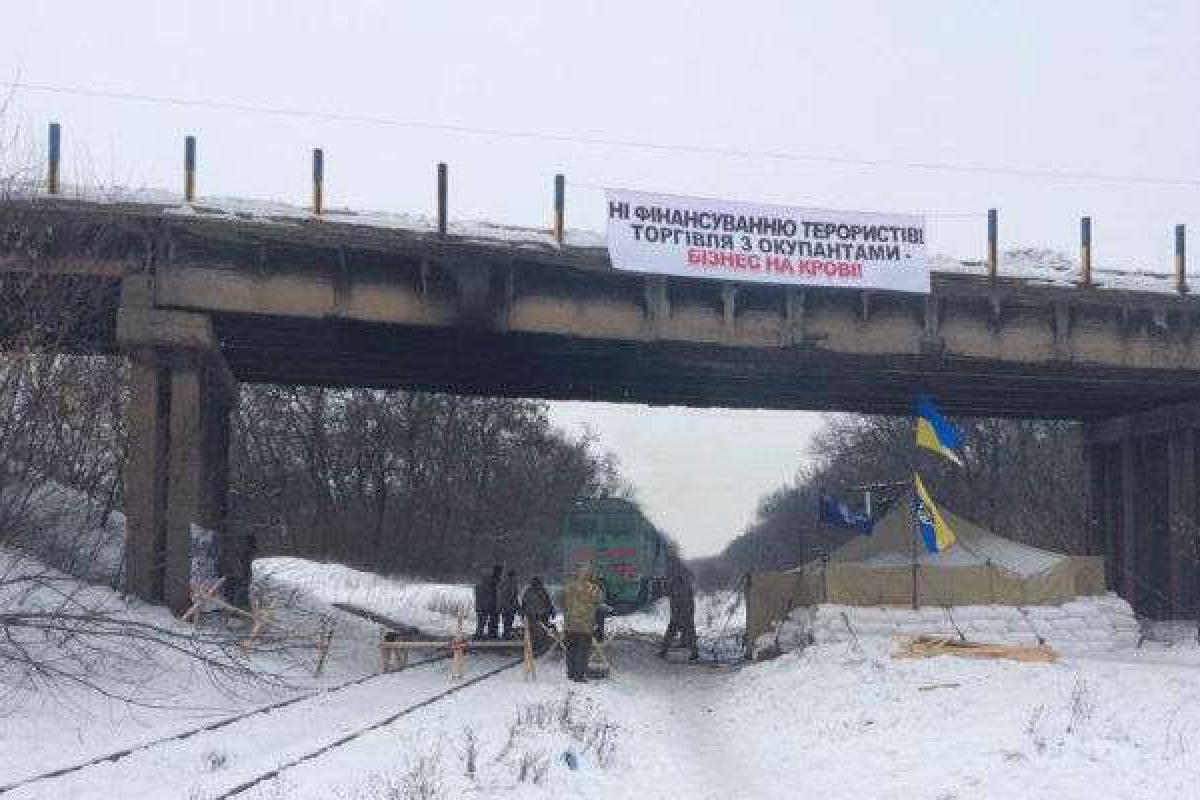 К участникам блокады оккупированного Донбасса выехали несколько автобусов с силовиками, - волонтер К участникам блокады оккупированного Донбасса выехали несколько автобусов с силовиками, - волонтер