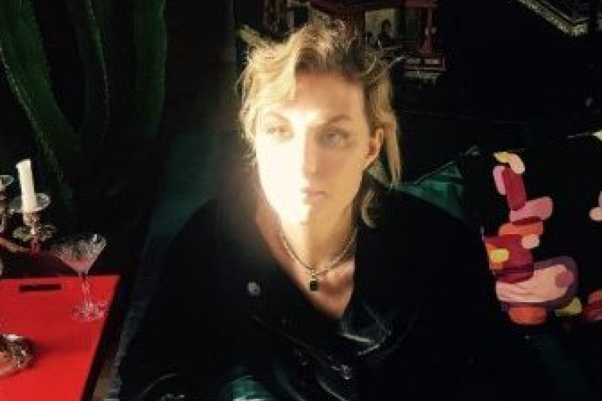 Рената Литвинова поразила естественной красотой без косметики