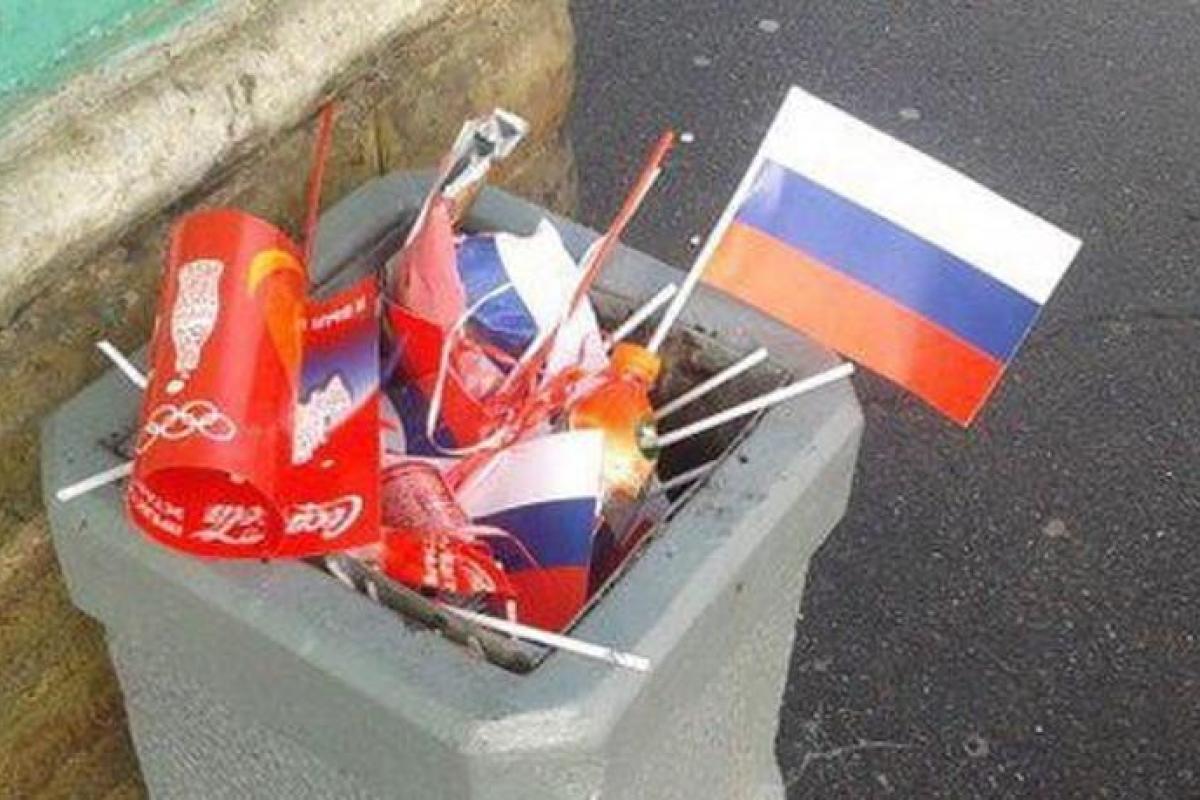 В Крыму задержали мужчину, попытавшегося сжечь флаг РФ В Крыму задержали мужчину, попытавшегося сжечь флаг РФ