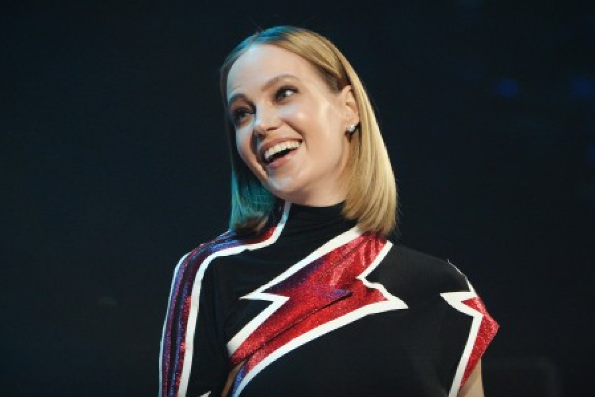 Над Глюкозой посмеялись фанаты: звезда "увеличила" себе пятую точку