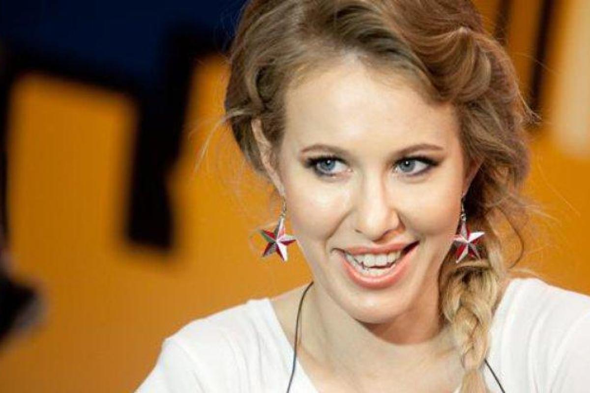 Собчак свела с ума своим декольте