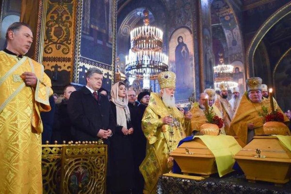 В Киеве перезахоронили прах писателя Александра Олеся В Киеве перезахоронили прах писателя Александра Олеся