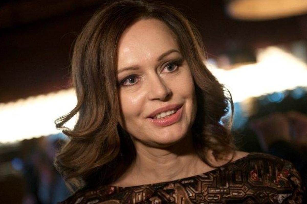 Актрису Ирину Безрукову заметили в компании таинственного незнакомца