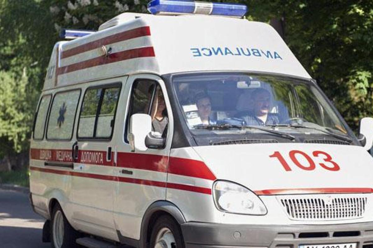 В Донецке под обстрел попала машина "скорой": три человека серьезно ранены