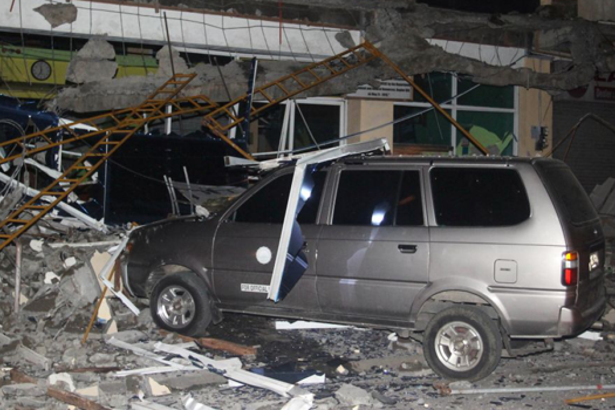 Сильное землетрясение на Филиппинах унесло жизни пятнадцати человек Сильное землетрясение на Филиппинах унесло жизни пятнадцати человек