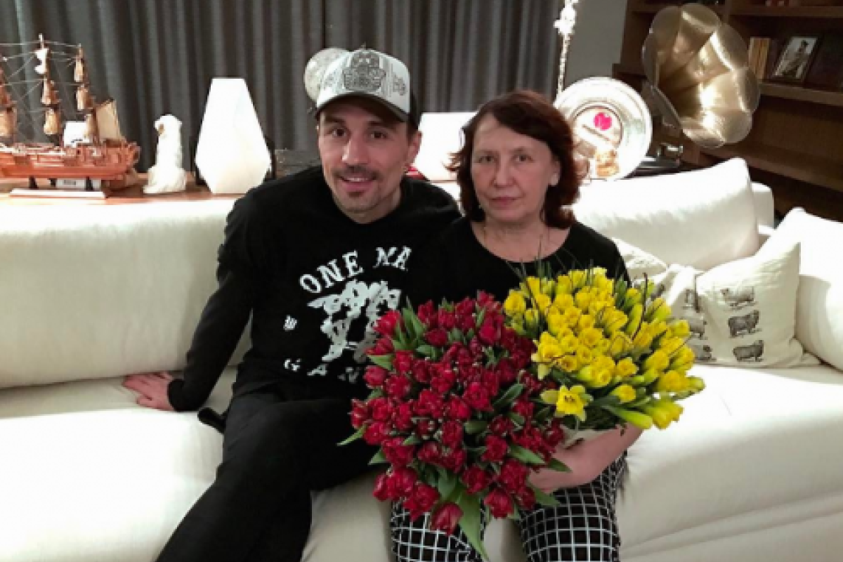 Дима Билан показал поклонникам свою маму