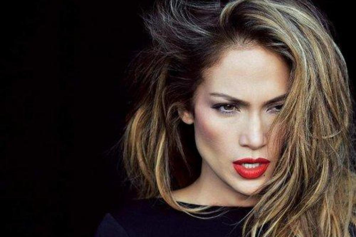 Дженнифер Лопес поделилась пикантным снимком: поклонники в восторге от фигуры певицы Дженнифер Лопес поделилась пикантным снимком: поклонники в восторге от фигуры певицы