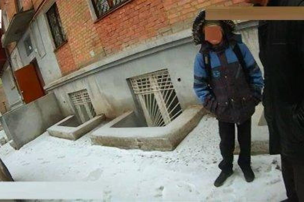 В Николаеве школьника ограбили прямо на улице на глазах у его отца В Николаеве школьника ограбили прямо на улице на глазах у его отца