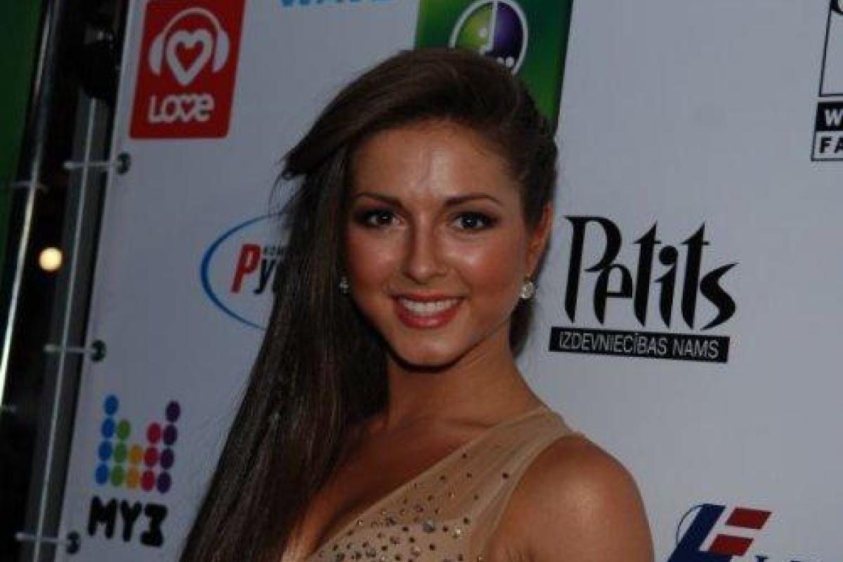 Певица Нюша призналась, что не помещается в кадр