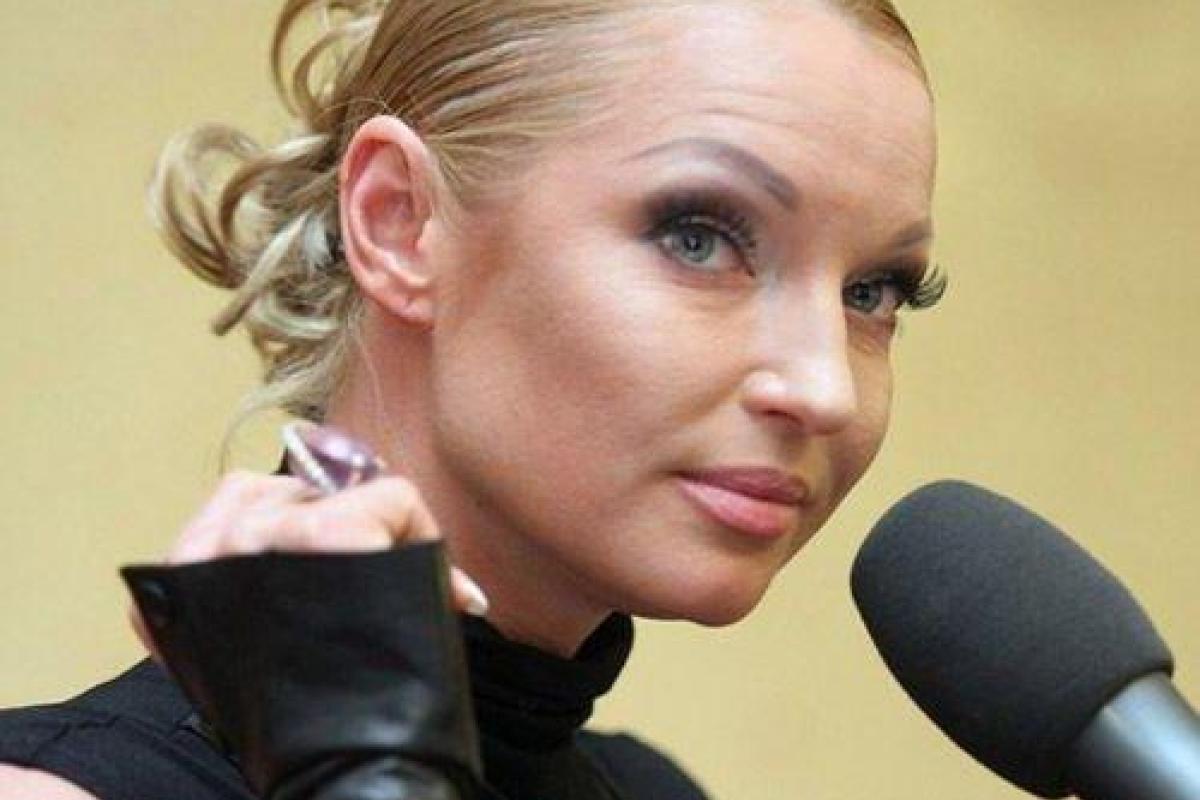 Волочкова продолжает петь, несмотря на критику фанатов