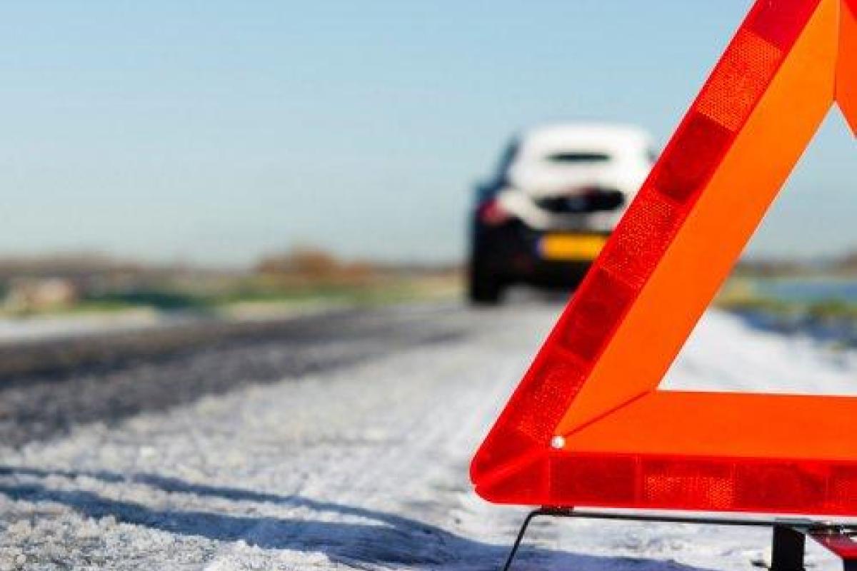 Внедорожник въехал в толпу людей в Санкт-Петербурге: есть пострадавшие  