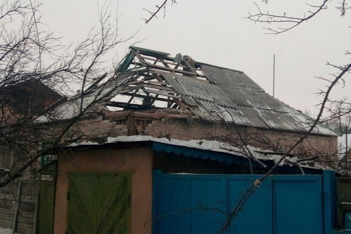 Боевики обстреливают Марьинку, горят дома, - Аброськин