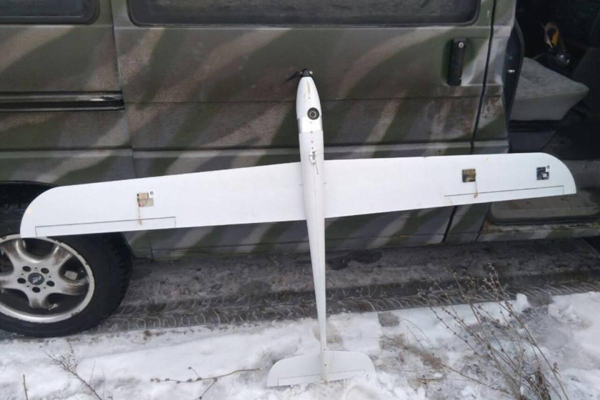 Полицейские обнаружили в огороде жителей Авдеевки российский беспилотник