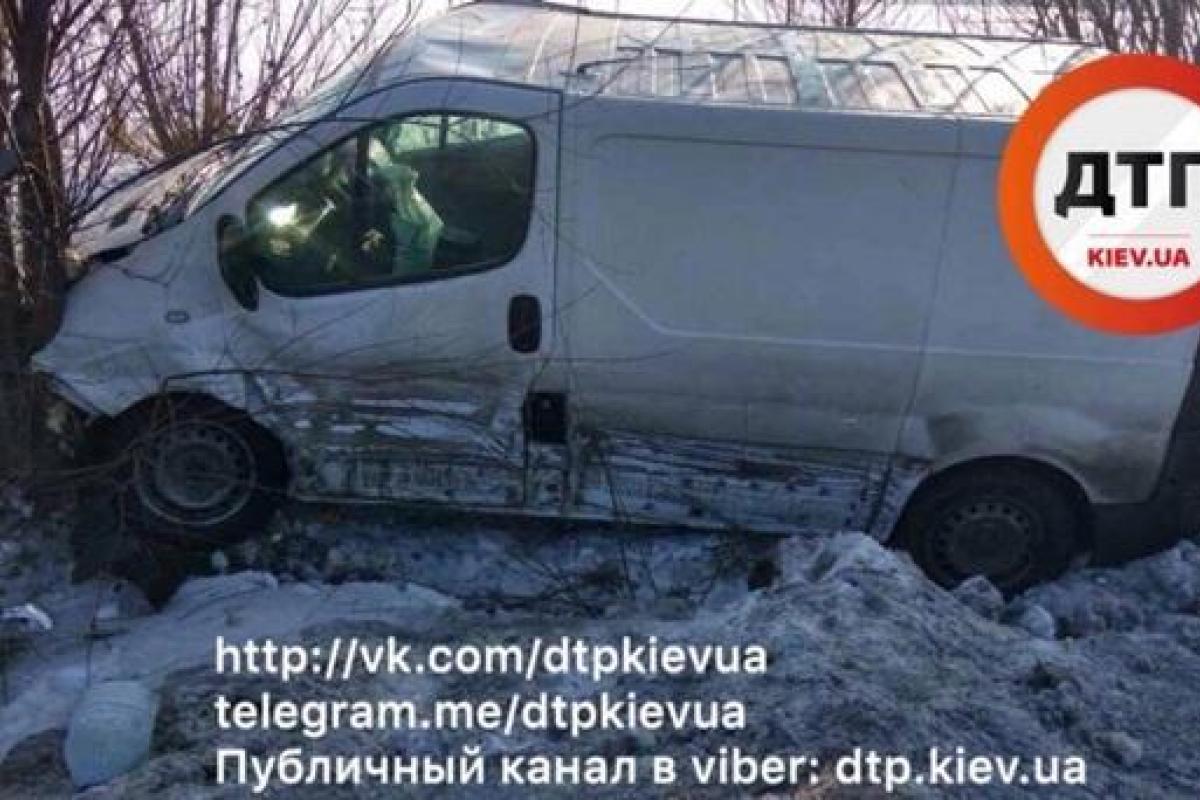 Масштабная авария под Киевом: столкнулись 6 машин Масштабная авария под Киевом: столкнулись 6 машин