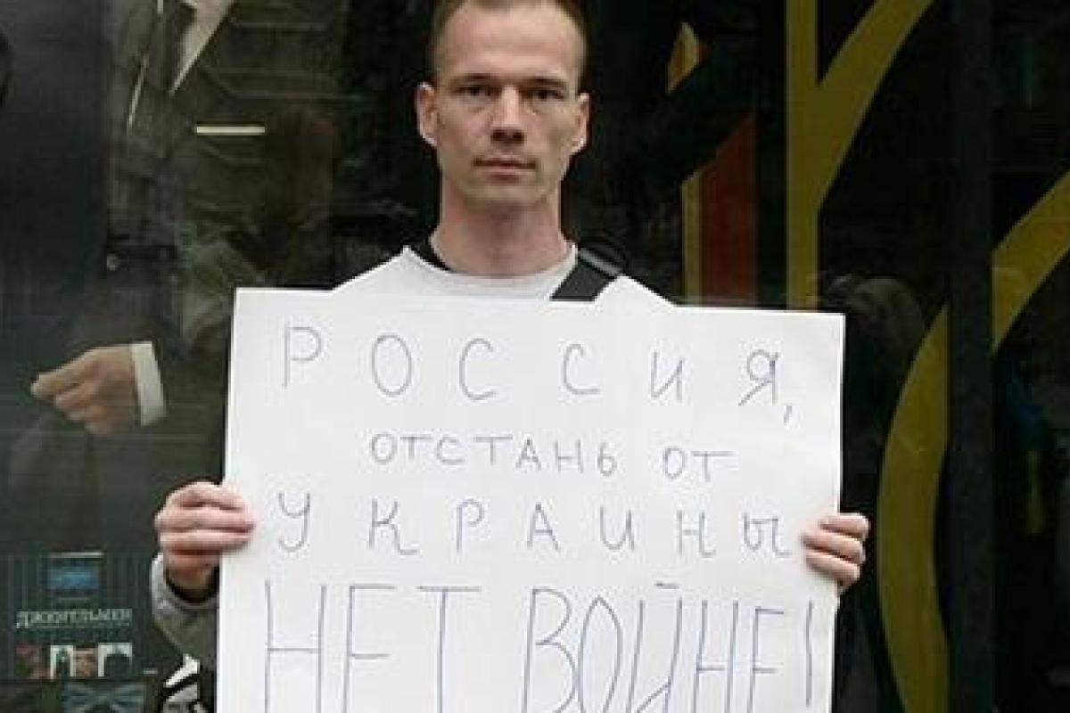 В России вышел из колонии активист Дадин В России вышел из колонии активист Дадин