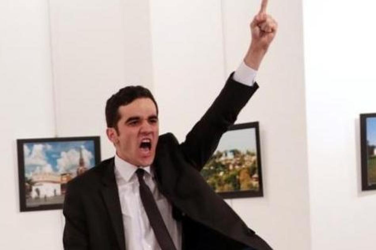 Снимок убийцы российского посла Карлова победил в престижном фотоконкурсе