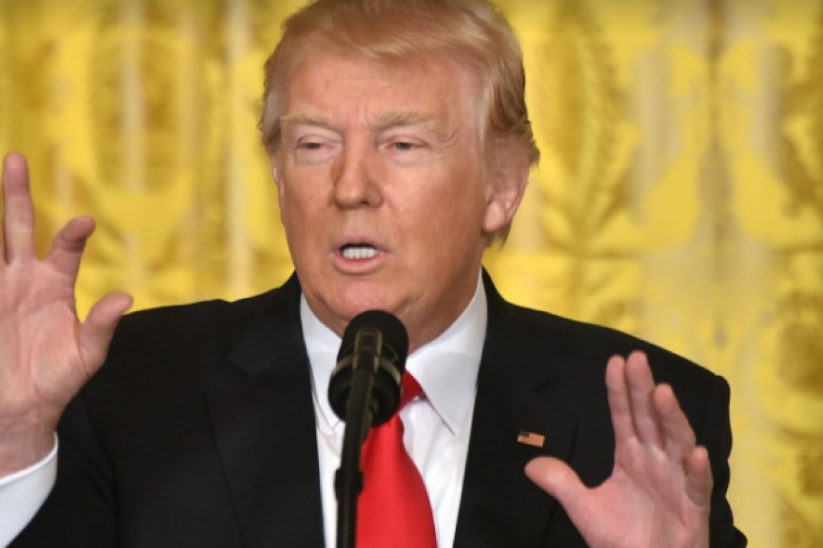 Президент США предложил своим сторонникам провести "крупнейший митинг" Президент США предложил своим сторонникам провести "крупнейший митинг"