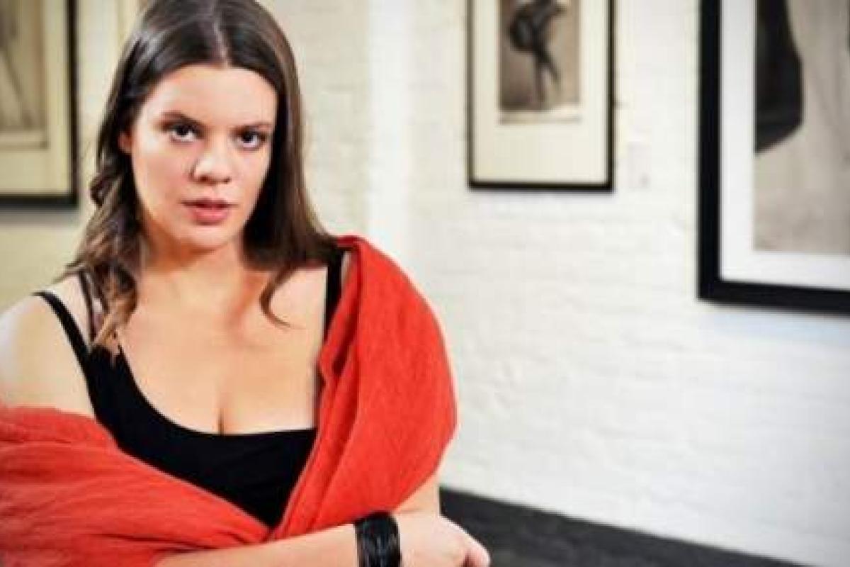 Российская поэтесса заявила, что откроет лучшее шампанское, если Прилепину «отстрелят башку» в «ДНР»